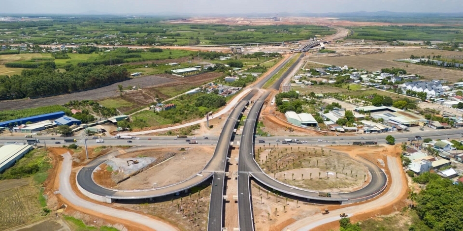 Chuyên gia: Phát triển tổng lực đường sắt, đường bộ và đường thủy để người dân thuận tiện tới sân bay Long Thành Chuyên gia: Phát triển tổng lực đường sắt, đường bộ và đường thủy để người dân thuận tiện tới sân bay Long Thành