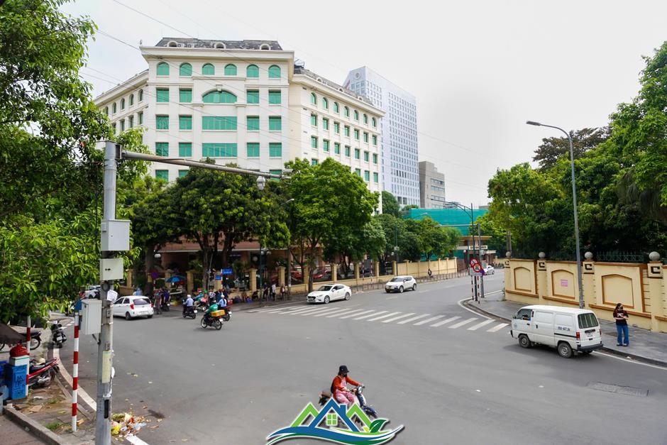 Con phố thắt nút cổ chai, sắp được mở rộng 6 lần để làm đường dẫn cầu 16.000 tỷ Con phố thắt nút cổ chai, sắp được mở rộng 6 lần để làm đường dẫn cầu 16.000 tỷ