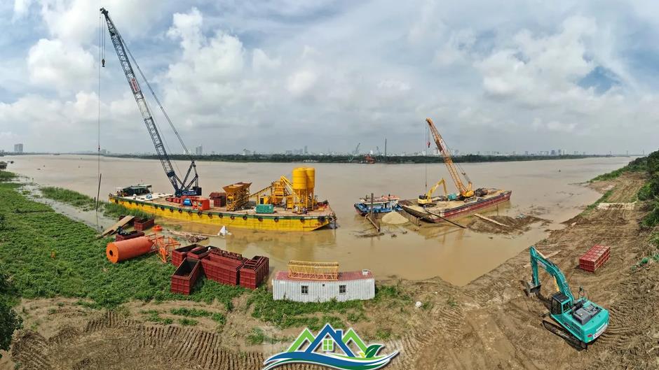 Công trường xây dựng cầu Tứ Liên sau 1 tháng thi công Công trường xây dựng cầu Tứ Liên sau 1 tháng thi công
