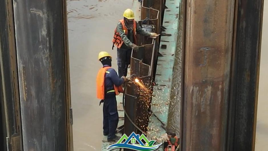 Công trường xây dựng cầu Tứ Liên sau 1 tháng thi công Công trường xây dựng cầu Tứ Liên sau 1 tháng thi công