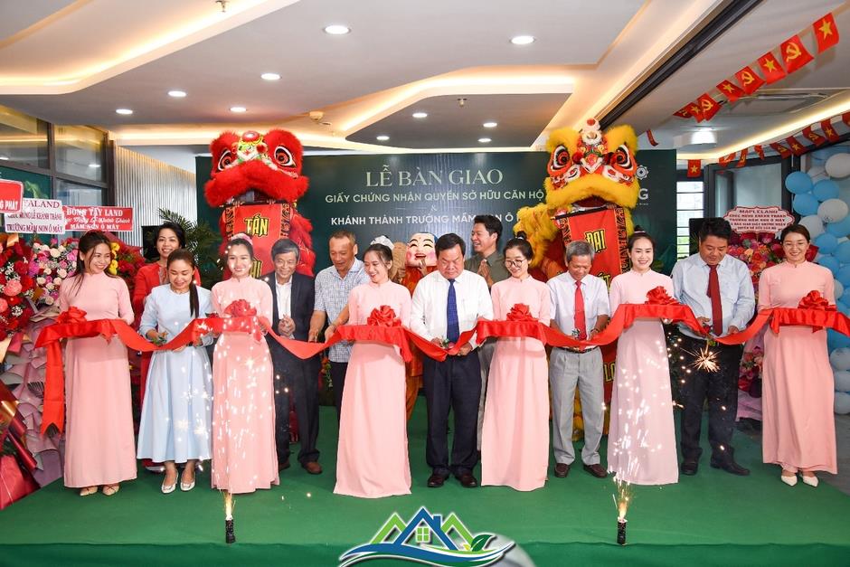 Cư dân Phú Đông Sky Garden nhận sổ hồng sau 3 tháng về nhà mới Cư dân Phú Đông Sky Garden nhận sổ hồng sau 3 tháng về nhà mới