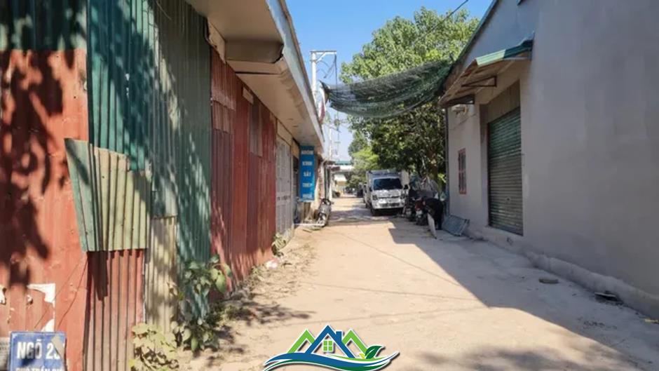 Cưỡng chế loạt công trình kiên cố 'núp bóng' nhà tôn Cưỡng chế loạt công trình kiên cố 'núp bóng' nhà tôn