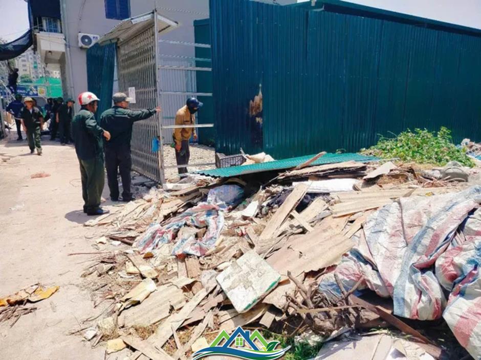 Cưỡng chế loạt công trình kiên cố 'núp bóng' nhà tôn Cưỡng chế loạt công trình kiên cố 'núp bóng' nhà tôn