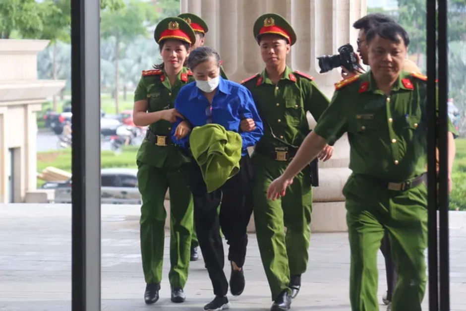 Cựu Bí thư Tỉnh ủy Hoàng Thị Thúy Lan bị tuyên phạt 14 năm tù, Chủ tịch Tập đoàn Phúc Sơn 30 năm tù Cựu Bí thư Tỉnh ủy Hoàng Thị Thúy Lan bị tuyên phạt 14 năm tù, Chủ tịch Tập đoàn Phúc Sơn 30 năm tù