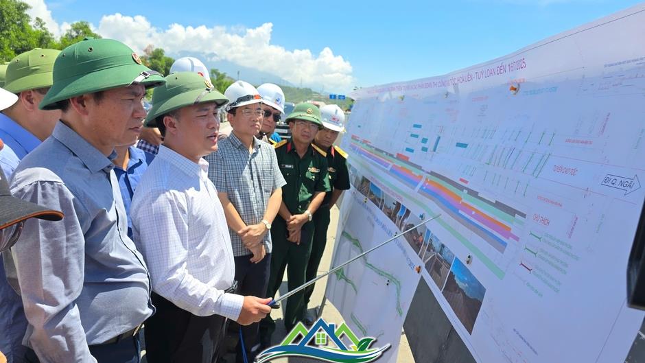 Dân phản ánh thi công cao tốc: Thứ trưởng Bộ Xây dựng có mặt tại hiện trường, chỉ đạo nóng Dân phản ánh thi công cao tốc: Thứ trưởng Bộ Xây dựng có mặt tại hiện trường, chỉ đạo nóng