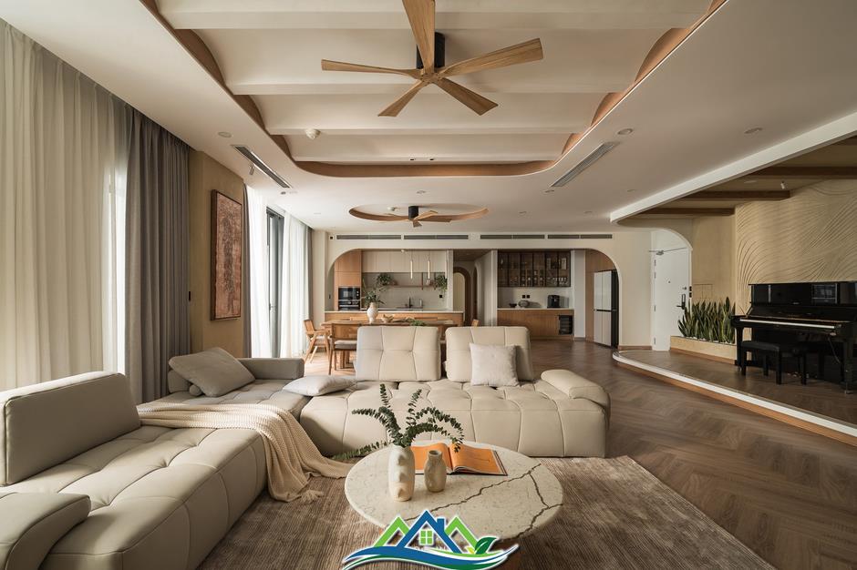 Đập thông hai căn hộ tạo nên không gian 260m2 rộng mở