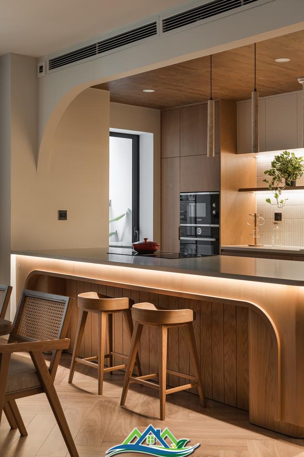 Đập thông hai căn hộ tạo nên không gian 260m2 rộng mở