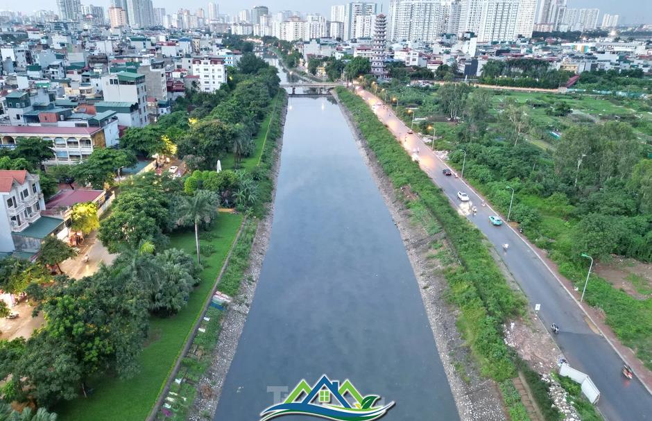 Đập tràn giữ nước có kiến trúc 'lạ mắt' đã hình thành trên sông Tô Lịch Đập tràn giữ nước có kiến trúc 'lạ mắt' đã hình thành trên sông Tô Lịch