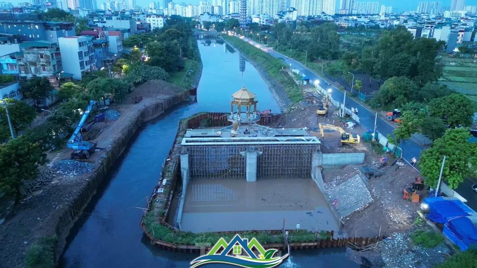 Đập tràn giữ nước có kiến trúc 'lạ mắt' đã hình thành trên sông Tô Lịch Đập tràn giữ nước có kiến trúc 'lạ mắt' đã hình thành trên sông Tô Lịch