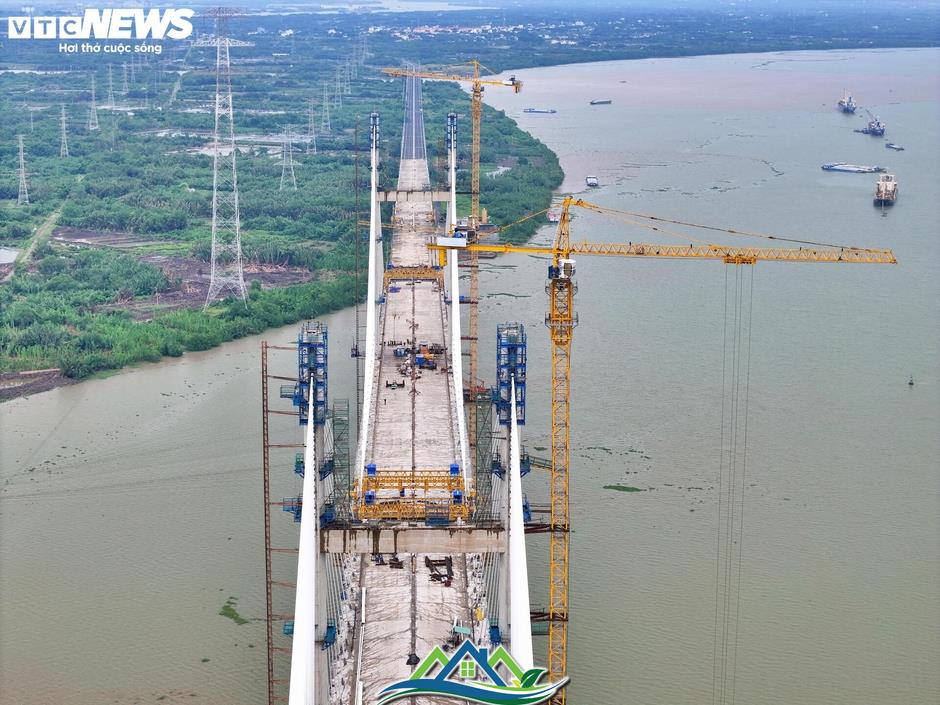 Diện mạo hai cầu dây văng tĩnh không cao nhất Việt Nam sau 10 năm khởi công Diện mạo hai cầu dây văng tĩnh không cao nhất Việt Nam sau 10 năm khởi công