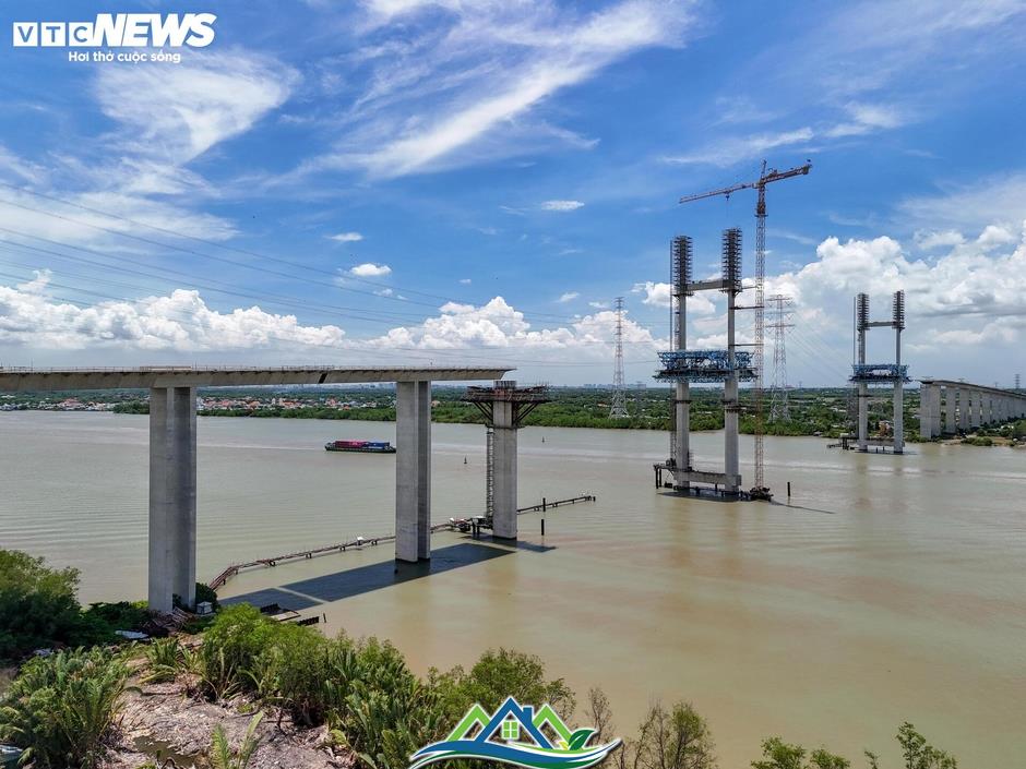 Diện mạo hai cầu dây văng tĩnh không cao nhất Việt Nam sau 10 năm khởi công Diện mạo hai cầu dây văng tĩnh không cao nhất Việt Nam sau 10 năm khởi công