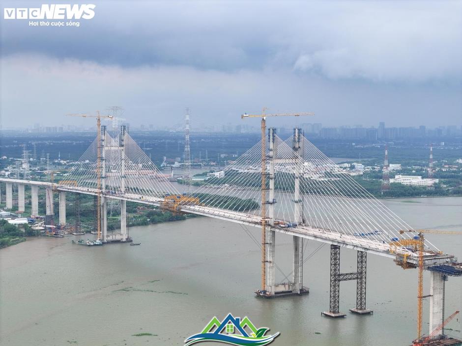 Diện mạo hai cầu dây văng tĩnh không cao nhất Việt Nam sau 10 năm khởi công Diện mạo hai cầu dây văng tĩnh không cao nhất Việt Nam sau 10 năm khởi công