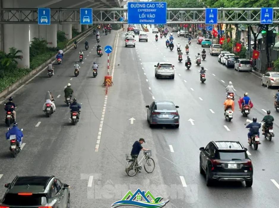 Điều chỉnh thời gian phân làn xe trên đường Phạm Văn Đồng