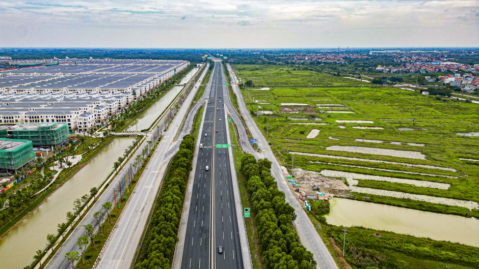 Doanh nghiệp của gia đình Tổng thống Trump vừa đổ bộ, Hưng Yên đã phá vỡ mọi kỷ lục thu hút vốn đầu tư, chỉ trong 5 tháng cao gấp đôi cả năm 2024 Doanh nghiệp của gia đình Tổng thống Trump vừa đổ bộ, Hưng Yên đã phá vỡ mọi kỷ lục thu hút vốn đầu tư, chỉ trong 5 tháng cao gấp đôi cả năm 2024