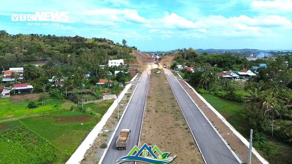 Dự án đường ven biển Đắk Lắk sau hơn 1 năm khởi công giờ ra sao? Dự án đường ven biển Đắk Lắk sau hơn 1 năm khởi công giờ ra sao?