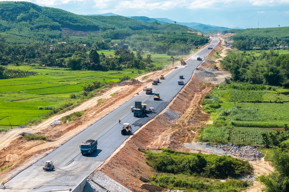 Dự án lớn nhất, có hầm xuyên núi dài nhất cao tốc Bắc Nam: Hơn 4.000 công nhân và máy móc làm việc suốt ngày đêm, phấn đấu vượt tiến độ 8 tháng Dự án lớn nhất, có hầm xuyên núi dài nhất cao tốc Bắc Nam: Hơn 4.000 công nhân và máy móc làm việc suốt ngày đêm, phấn đấu vượt tiến độ 8 tháng