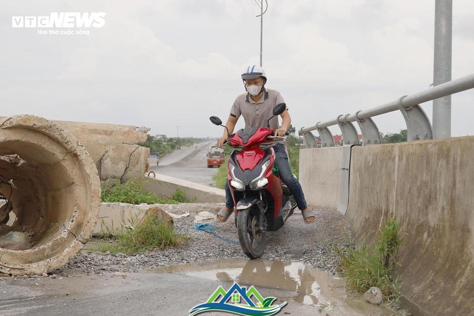 Đường bộ ven biển qua Hải Phòng 3.700 tỷ đồng 'đắp chiếu' sau 8 năm khởi công Đường bộ ven biển qua Hải Phòng 3.700 tỷ đồng 'đắp chiếu' sau 8 năm khởi công