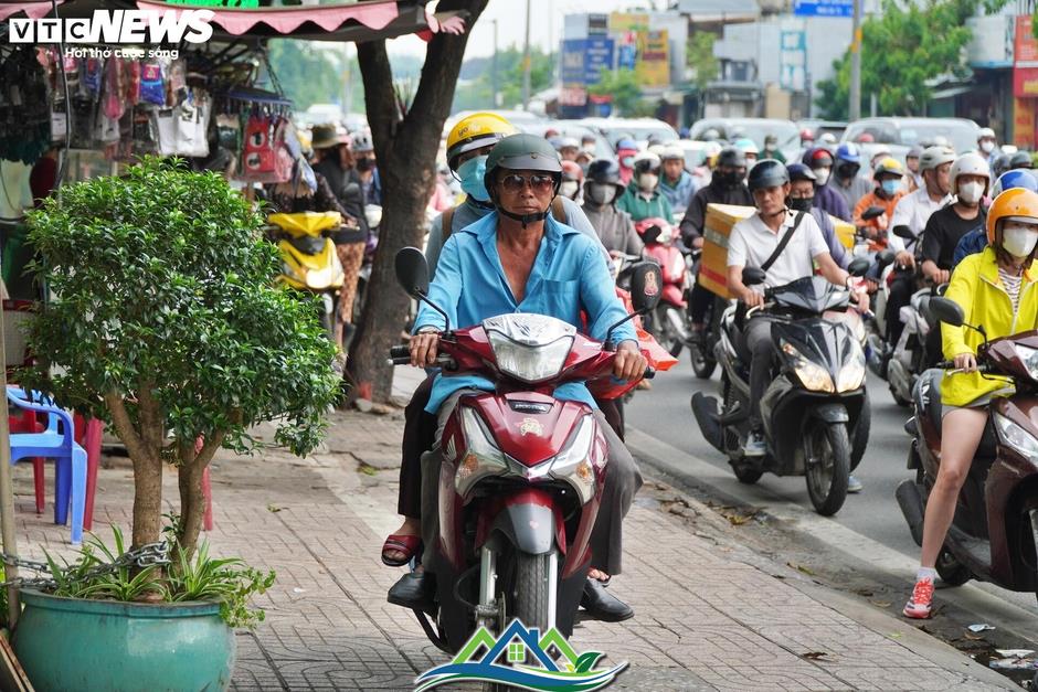 Đường nối 4.800 tỷ đồng đã thông xe, cửa ngõ Tây Bắc TP.HCM vẫn ùn ứ kéo dài Đường nối 4.800 tỷ đồng đã thông xe, cửa ngõ Tây Bắc TP.HCM vẫn ùn ứ kéo dài