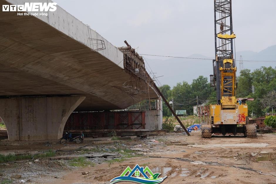 Gấp rút thi công tuyến đường kết nối cảng với khu công nghiệp Gấp rút thi công tuyến đường kết nối cảng với khu công nghiệp