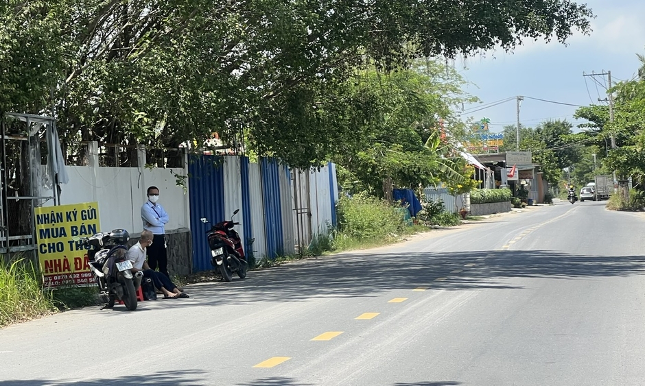 Giữ lô đất 10 năm không bán, giá tăng gấp 7 lần, nhà đầu tư này vẫn tự tin: “Tôi chờ thêm 10 năm nữa” Giữ lô đất 10 năm không bán, giá tăng gấp 7 lần, nhà đầu tư này vẫn tự tin: “Tôi chờ thêm 10 năm nữa”