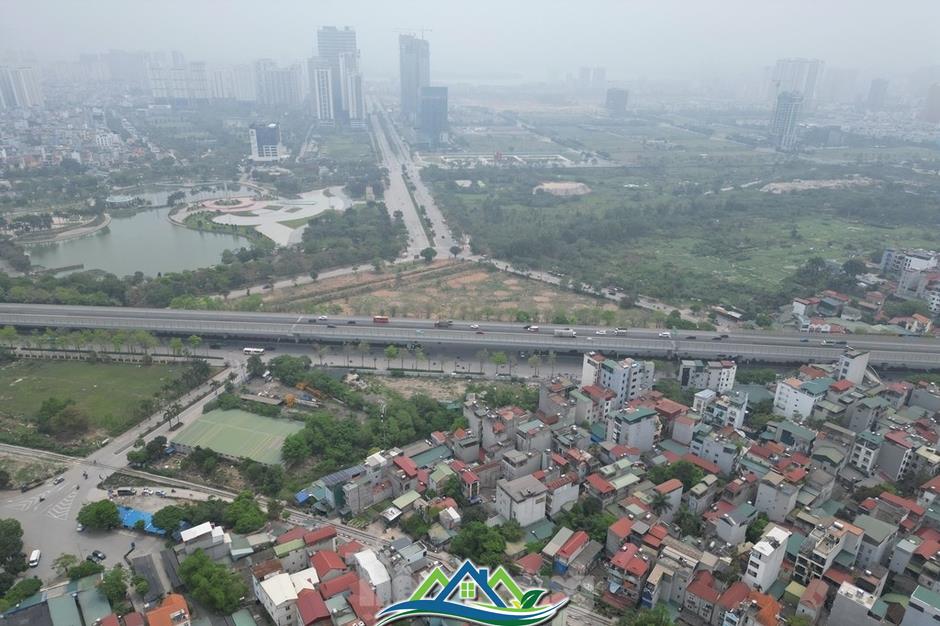 Hà Nội: Cận cảnh trục đại lộ Tây Thăng Long 10 làn xe đang dang dở Hà Nội: Cận cảnh trục đại lộ Tây Thăng Long 10 làn xe đang dang dở