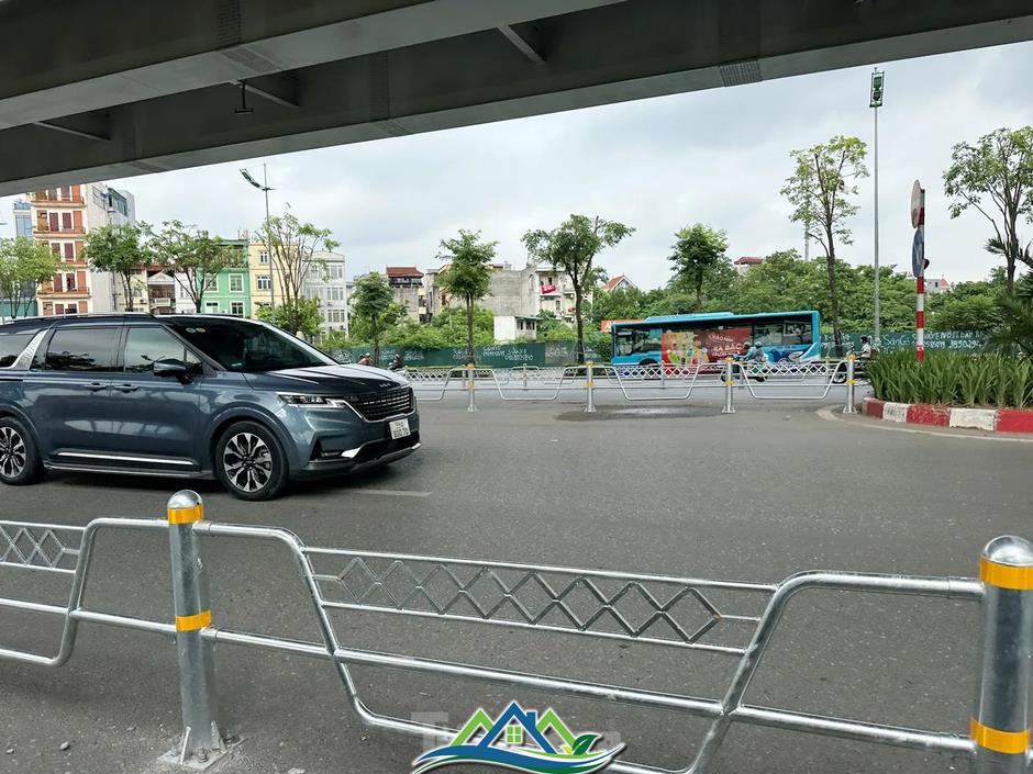 Hà Nội: Điều chỉnh cho ô tô được đi tất cả các làn đường Phạm Văn Đồng Hà Nội: Điều chỉnh cho ô tô được đi tất cả các làn đường Phạm Văn Đồng