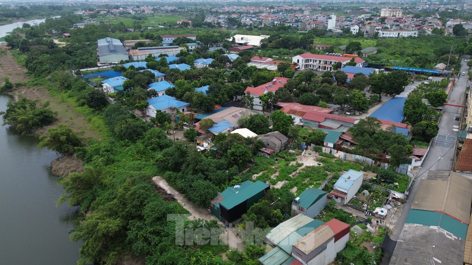 Hà Nội: Nhiều hộ dân sống bất an trong những căn nhà xập xệ nhưng không được xây mới dù có sổ đỏ Hà Nội: Nhiều hộ dân sống bất an trong những căn nhà xập xệ nhưng không được xây mới dù có sổ đỏ