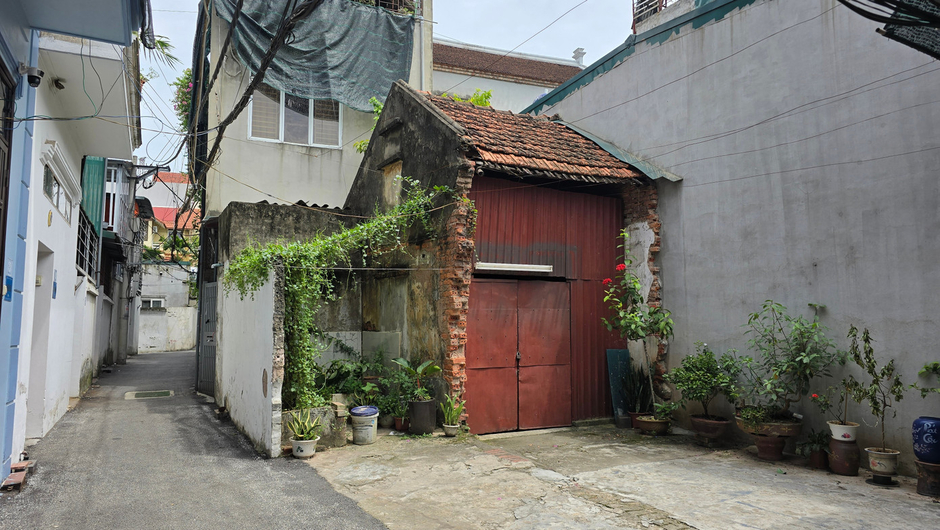 Hà Nội: Nhiều hộ dân sống bất an trong những căn nhà xập xệ nhưng không được xây mới dù có sổ đỏ Hà Nội: Nhiều hộ dân sống bất an trong những căn nhà xập xệ nhưng không được xây mới dù có sổ đỏ