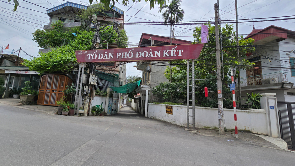 Hà Nội: Nhiều hộ dân sống bất an trong những căn nhà xập xệ nhưng không được xây mới dù có sổ đỏ Hà Nội: Nhiều hộ dân sống bất an trong những căn nhà xập xệ nhưng không được xây mới dù có sổ đỏ