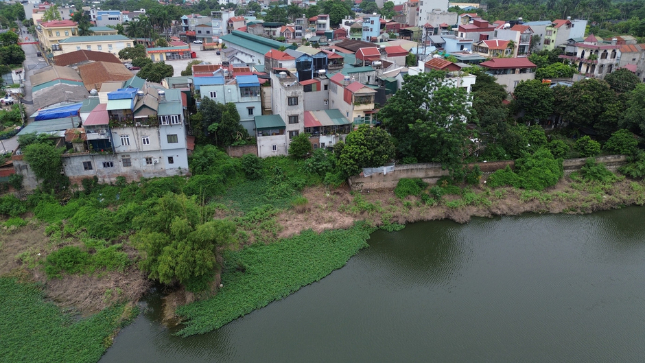 Hà Nội: Nhiều hộ dân sống bất an trong những căn nhà xập xệ nhưng không được xây mới dù có sổ đỏ Hà Nội: Nhiều hộ dân sống bất an trong những căn nhà xập xệ nhưng không được xây mới dù có sổ đỏ