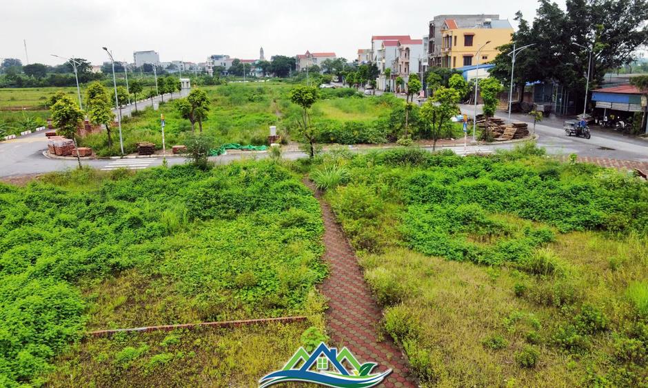Hà Nội: Rầm rộ đấu giá đất rồi... bỏ hoang lãng phí Hà Nội: Rầm rộ đấu giá đất rồi... bỏ hoang lãng phí