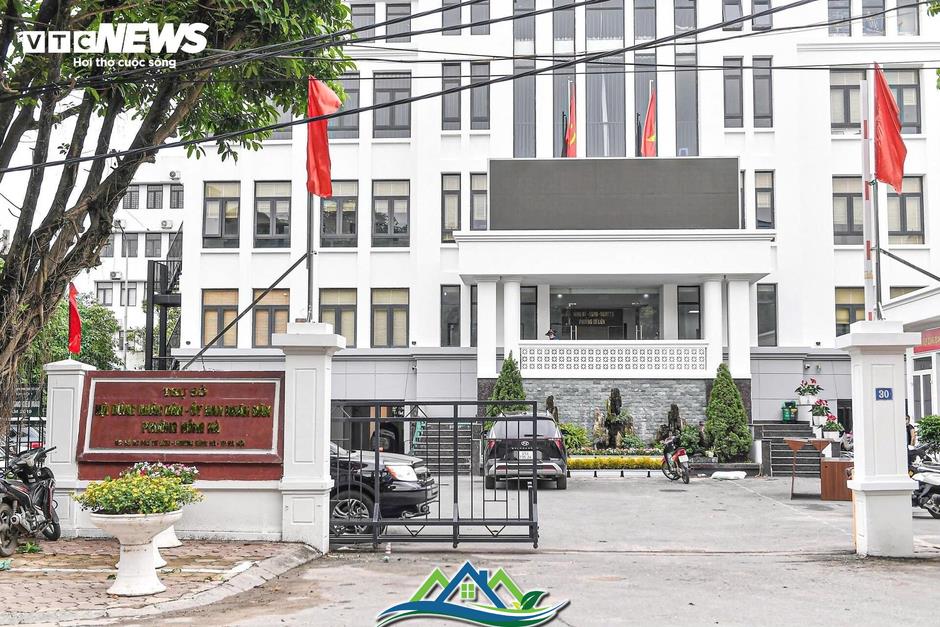 Hà Nội thay biển trụ sở phường mới, sẵn sàng vận hành chính quyền 2 cấp từ 1/7 Hà Nội thay biển trụ sở phường mới, sẵn sàng vận hành chính quyền 2 cấp từ 1/7