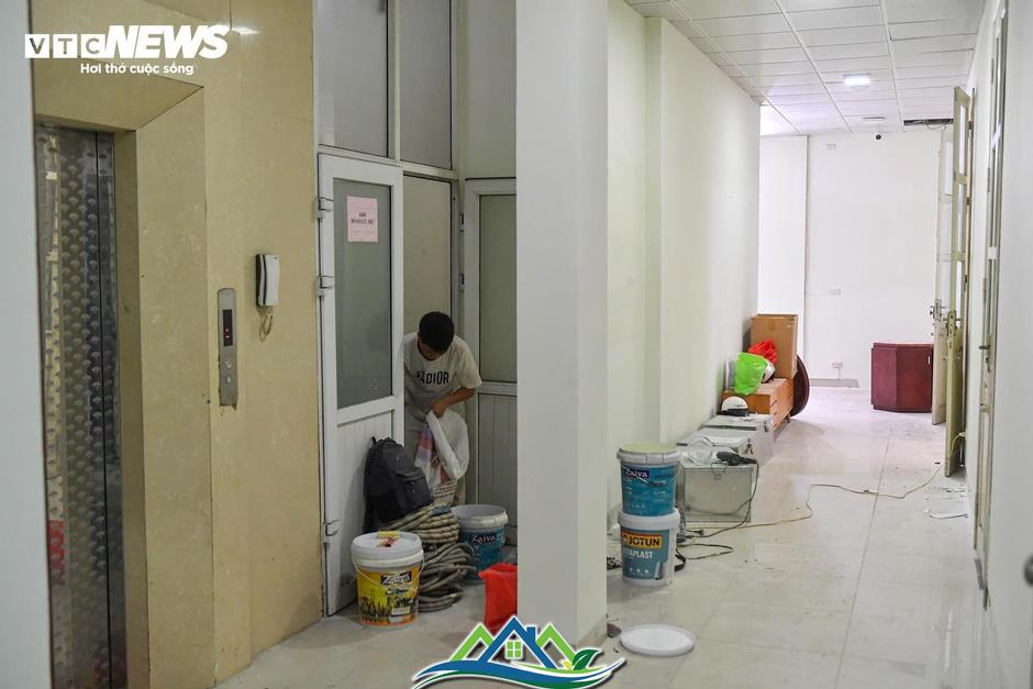 Hà Nội thay biển trụ sở phường mới, sẵn sàng vận hành chính quyền 2 cấp từ 1/7 Hà Nội thay biển trụ sở phường mới, sẵn sàng vận hành chính quyền 2 cấp từ 1/7