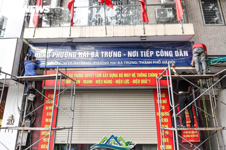 Hà Nội thay biển trụ sở phường mới, sẵn sàng vận hành chính quyền 2 cấp từ 1/7 Hà Nội thay biển trụ sở phường mới, sẵn sàng vận hành chính quyền 2 cấp từ 1/7