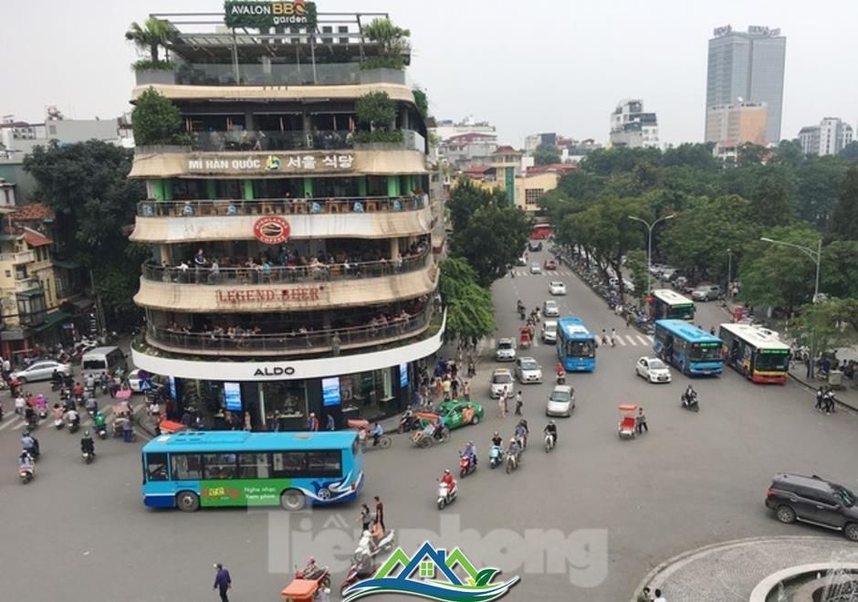 Hàm Cá mập: Thiết kế 'khác người' từ một bến xe điện cũ