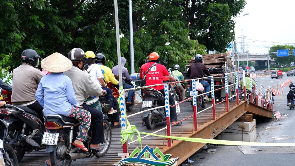 Hiện trạng cầu Bình Triệu 1 sau gần 3 tuần 'thần đèn' nâng tĩnh không Hiện trạng cầu Bình Triệu 1 sau gần 3 tuần 'thần đèn' nâng tĩnh không