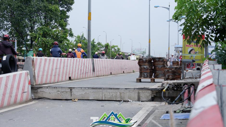 Hiện trạng cầu Bình Triệu 1 sau gần 3 tuần 'thần đèn' nâng tĩnh không Hiện trạng cầu Bình Triệu 1 sau gần 3 tuần 'thần đèn' nâng tĩnh không