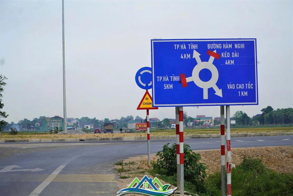 Hiện trạng hai tuyến đường kết nối thành phố Hà Tĩnh với cao tốc Bắc Nam Hiện trạng hai tuyến đường kết nối thành phố Hà Tĩnh với cao tốc Bắc Nam