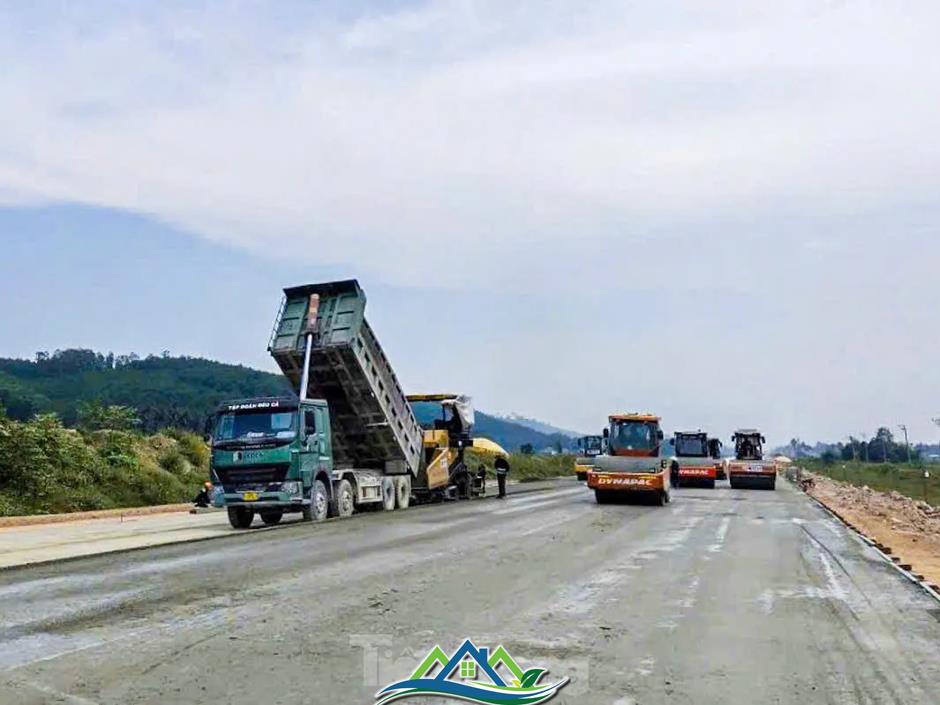 Hình hài cao tốc Quảng Ngãi - Hoài Nhơn sau hơn 2 năm thi công Hình hài cao tốc Quảng Ngãi - Hoài Nhơn sau hơn 2 năm thi công