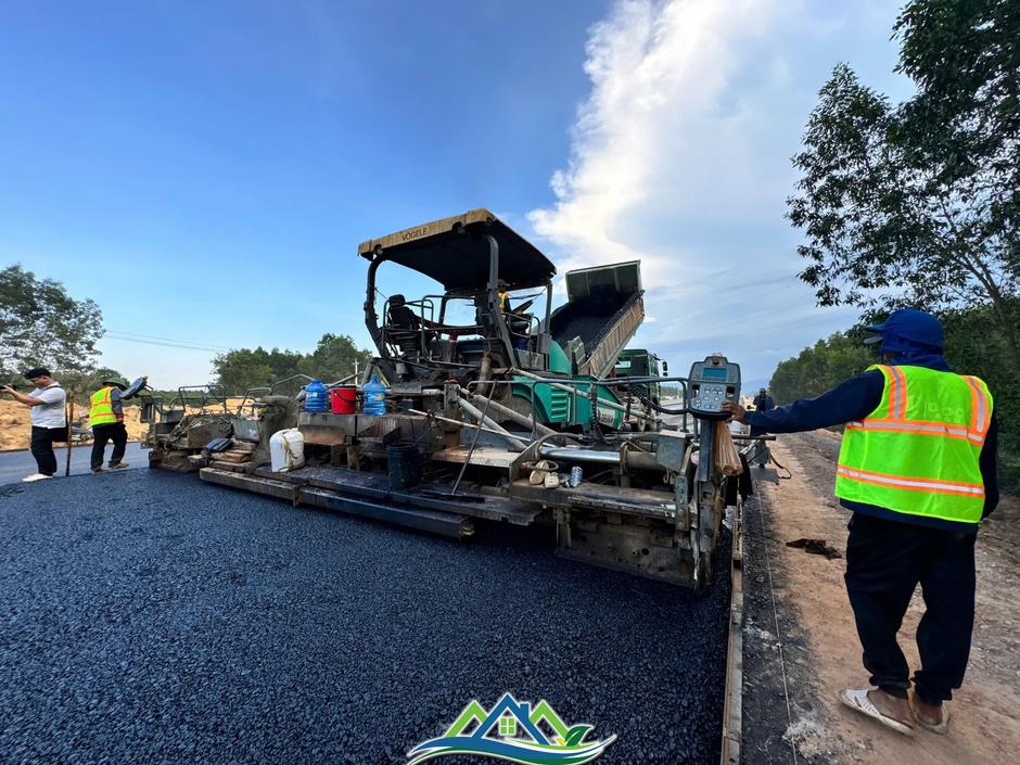 Hình hài cao tốc Quảng Ngãi - Hoài Nhơn sau hơn 2 năm thi công Hình hài cao tốc Quảng Ngãi - Hoài Nhơn sau hơn 2 năm thi công