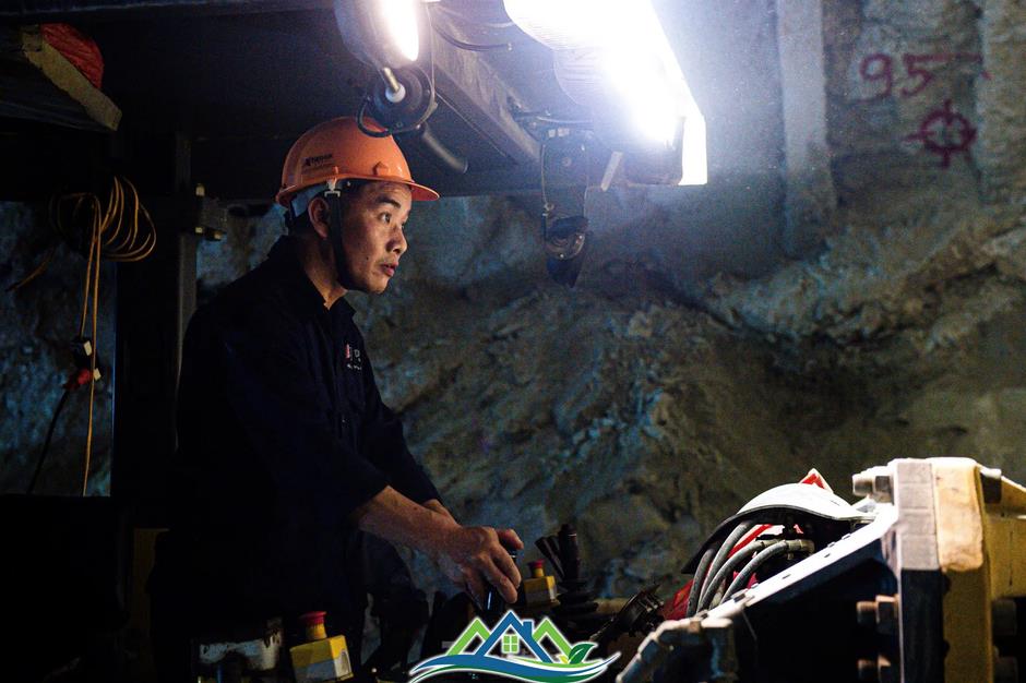 Hình hài cao tốc Quảng Ngãi - Hoài Nhơn sau hơn 2 năm thi công Hình hài cao tốc Quảng Ngãi - Hoài Nhơn sau hơn 2 năm thi công