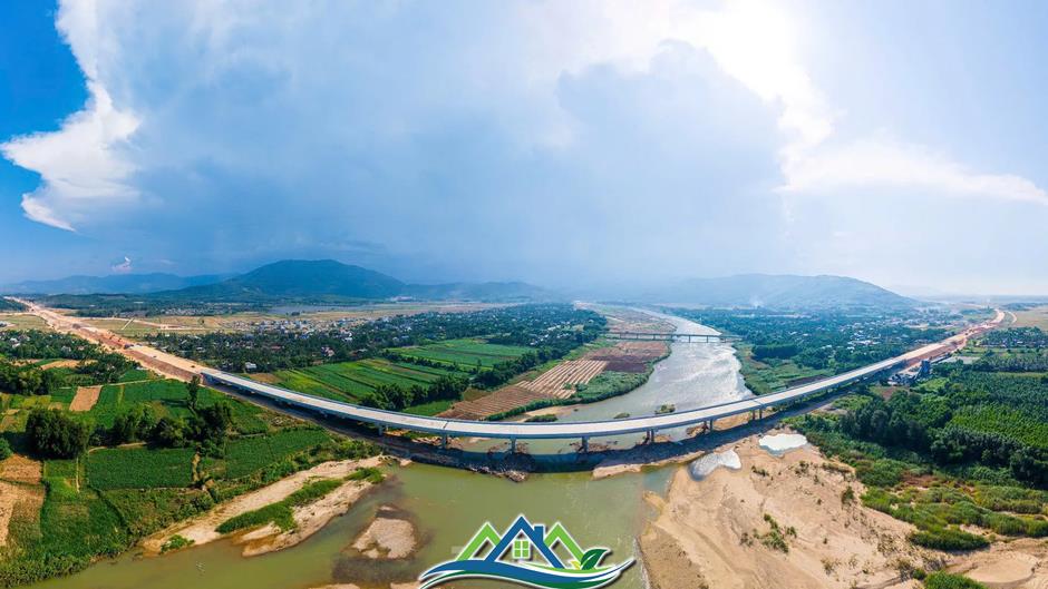 Hình hài cao tốc Quảng Ngãi - Hoài Nhơn sau hơn 2 năm thi công Hình hài cao tốc Quảng Ngãi - Hoài Nhơn sau hơn 2 năm thi công