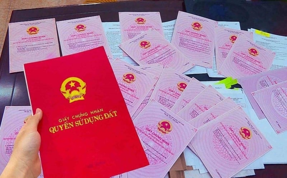 Hồ sơ cấp sổ đỏ đã được tiếp nhận trước ngày 1/7/2025 nhưng chưa được giải quyết thì xử lý thế nào? Hồ sơ cấp sổ đỏ đã được tiếp nhận trước ngày 1/7/2025 nhưng chưa được giải quyết thì xử lý thế nào?