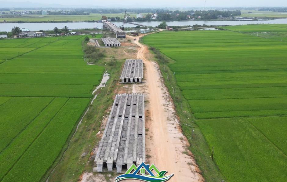 Hơn 4 năm thi công, 8 lần gia hạn, dự án cầu và đường dẫn 220 tỷ vẫn chơi vơi giữa sông Hơn 4 năm thi công, 8 lần gia hạn, dự án cầu và đường dẫn 220 tỷ vẫn chơi vơi giữa sông