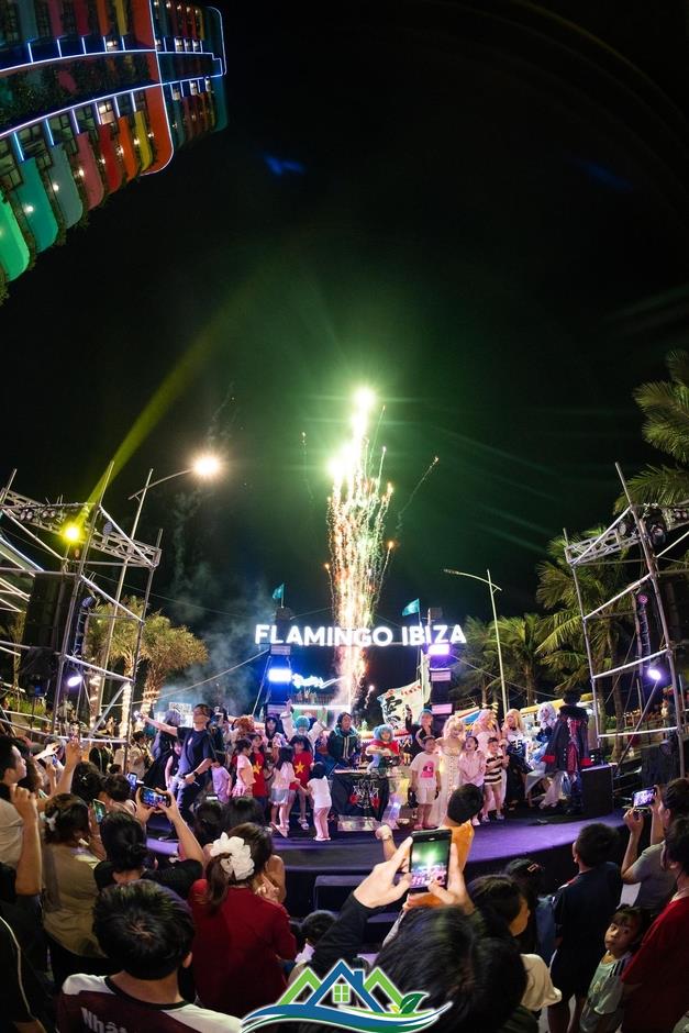 Ibiza Neon Zone: “Trái tim không ngủ” của du lịch và giải trí miền Bắc