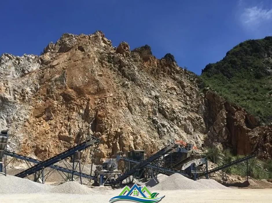 Khai thác đất vượt công suất, doanh nghiệp bị đình chỉ hoạt động Khai thác đất vượt công suất, doanh nghiệp bị đình chỉ hoạt động