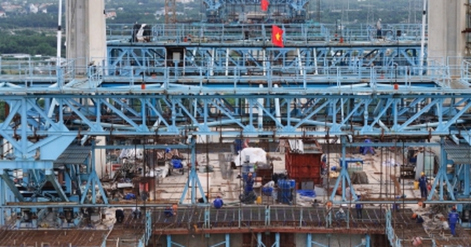 Khẩn trương thi công 