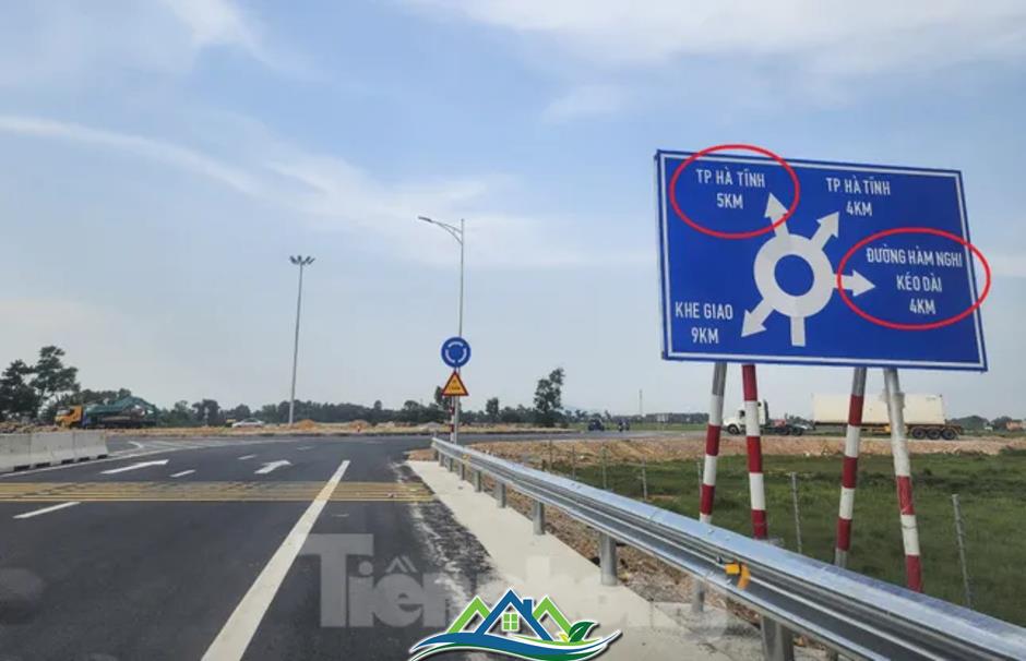 Khó hiểu biển báo địa danh ‘lạ’ trên cao tốc Hà Tĩnh Khó hiểu biển báo địa danh ‘lạ’ trên cao tốc Hà Tĩnh