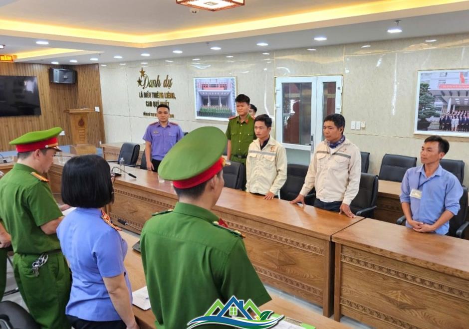 Khởi tố, khám xét chỗ ở Trần Cao Phong