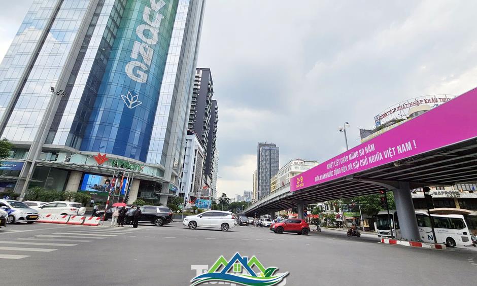 Không phải phố cổ, những tuyến đường ở Hà Nội có giá nhà phố rao bán vượt 1 tỷ đồng/m2 Không phải phố cổ, những tuyến đường ở Hà Nội có giá nhà phố rao bán vượt 1 tỷ đồng/m2